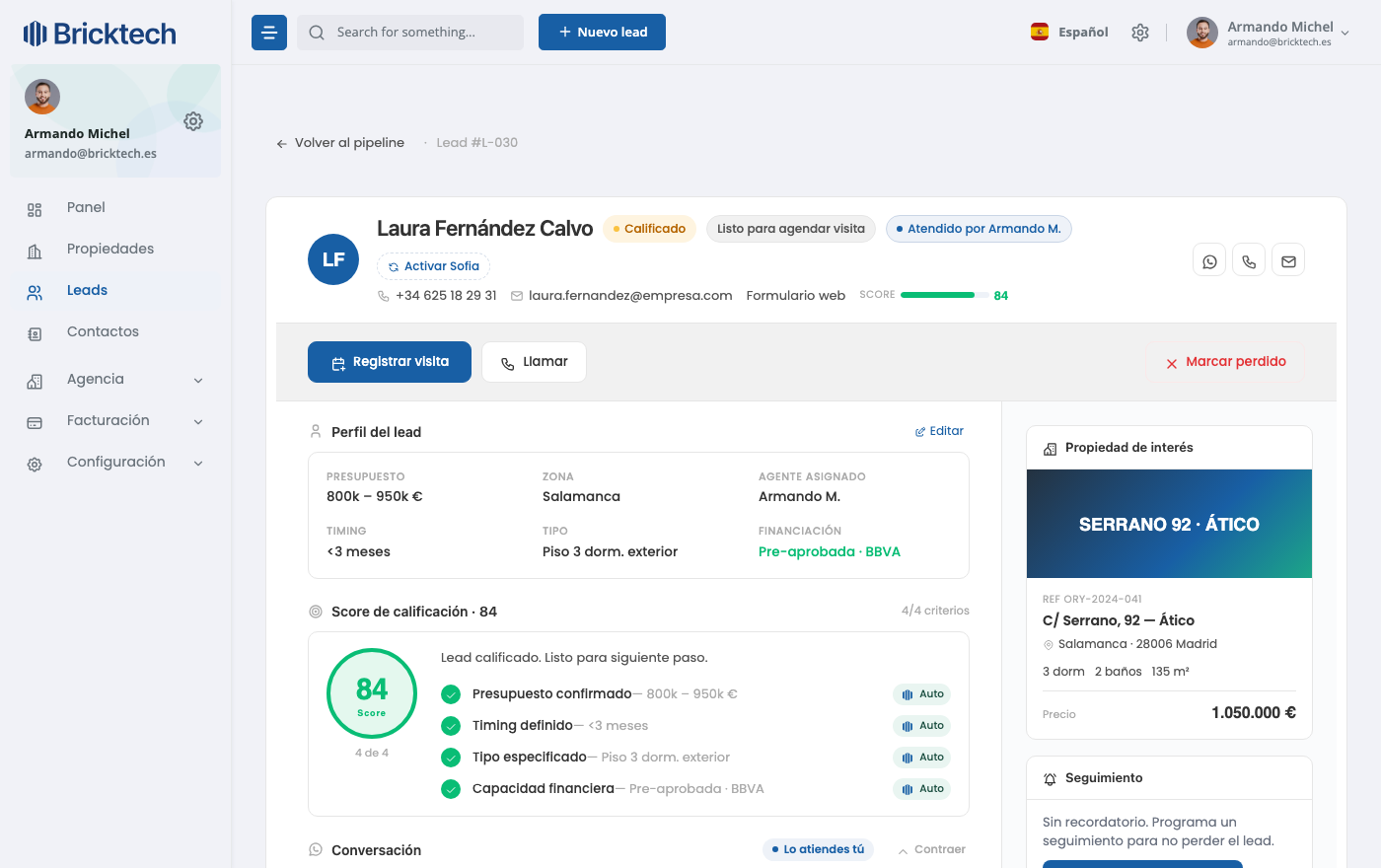 Ficha de un lead calificado con su score de 84 y los cuatro criterios de Bricktech Intelligence.